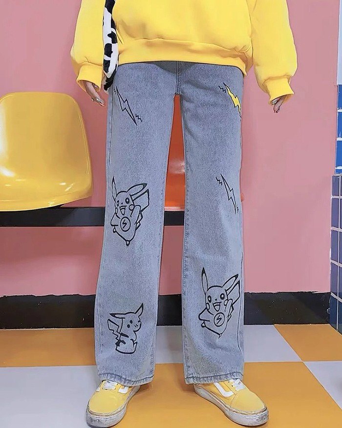 EMMIOL Pantalones vaqueros de Pikachu de dibujos animados de Harajuku