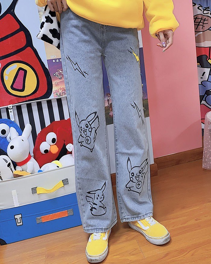 EMMIOL Pantalones vaqueros de Pikachu de dibujos animados de Harajuku