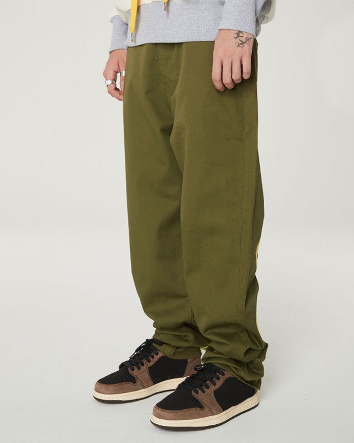 EMMIOL Men's Smiley Embroidered Cargo Pants