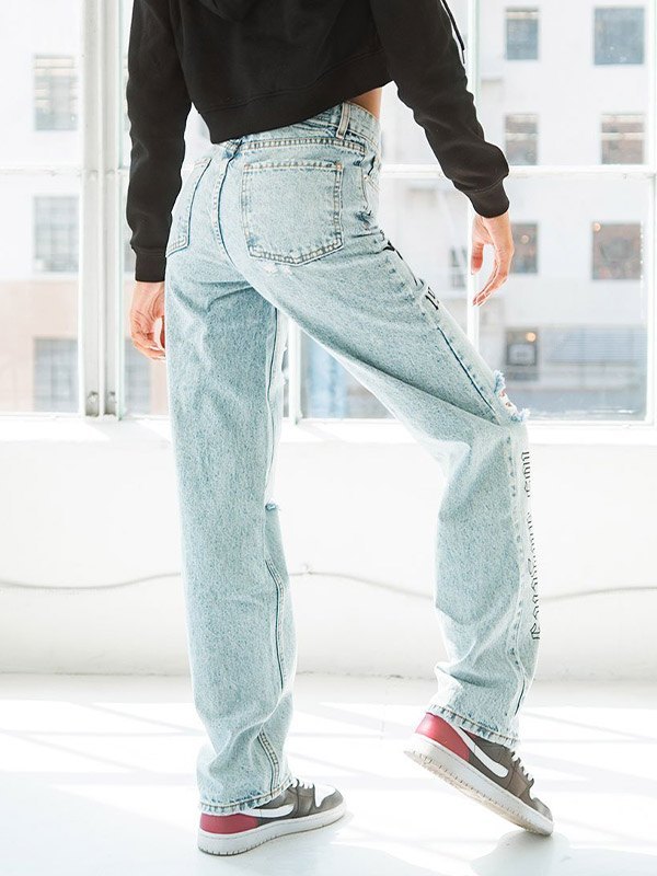EMMIOL Iconic Printed Ripped Boyfriend Jeans
