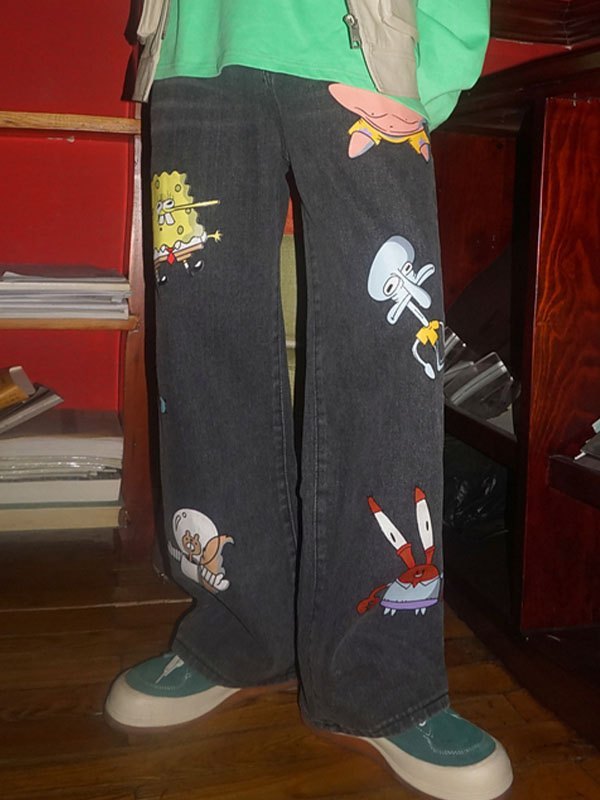 EMMIOL Gerade Freund Jeans mit Cartoon-Druck