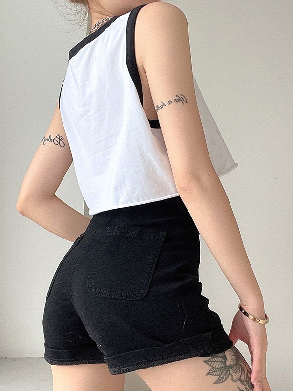 EMMIOL Diksik Graphic Crop Tank Top