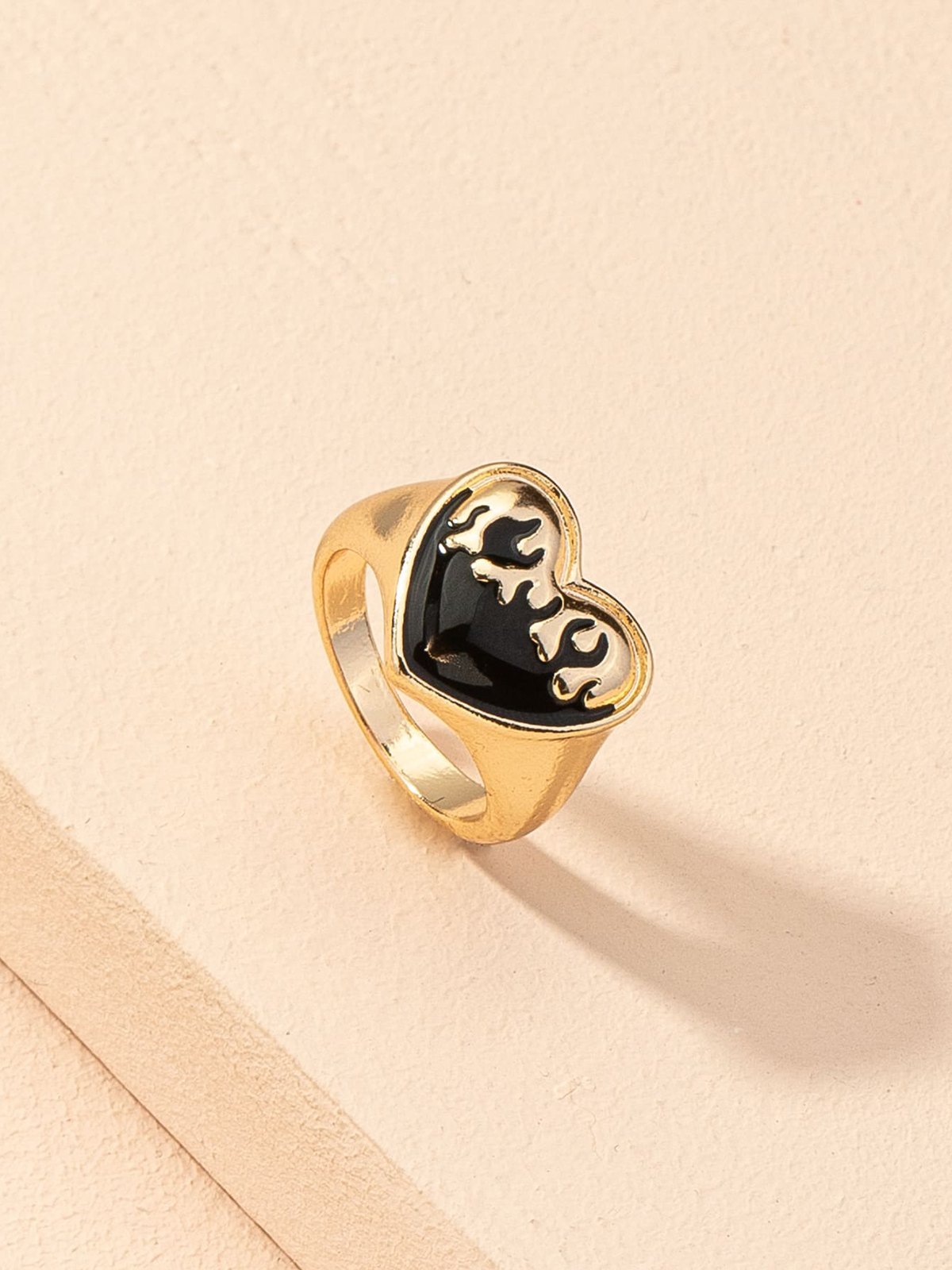 EMMIOL Flame Heart-Shaped Ring