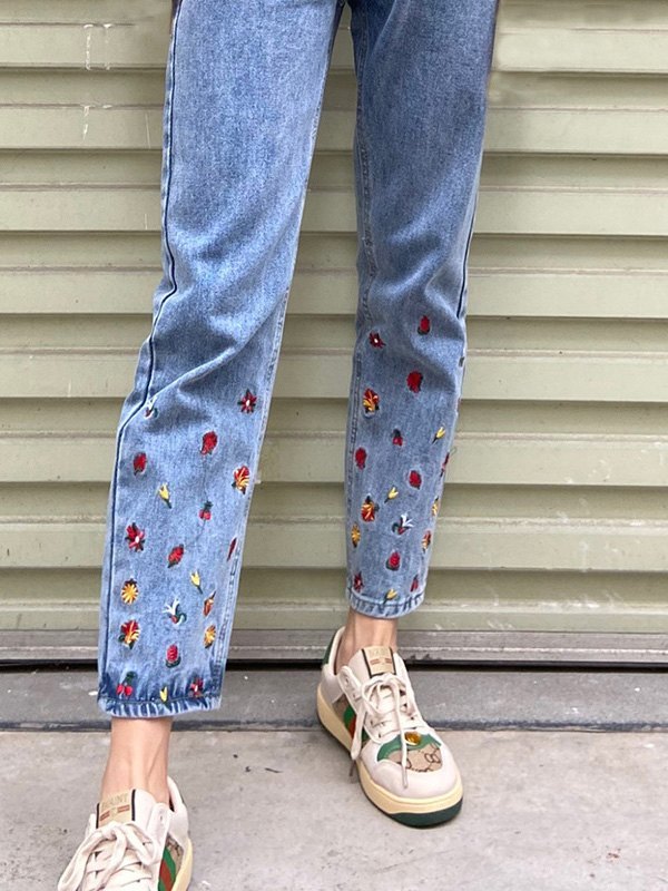 EMMIOL Flower Embroidered Boyfriend Jeans