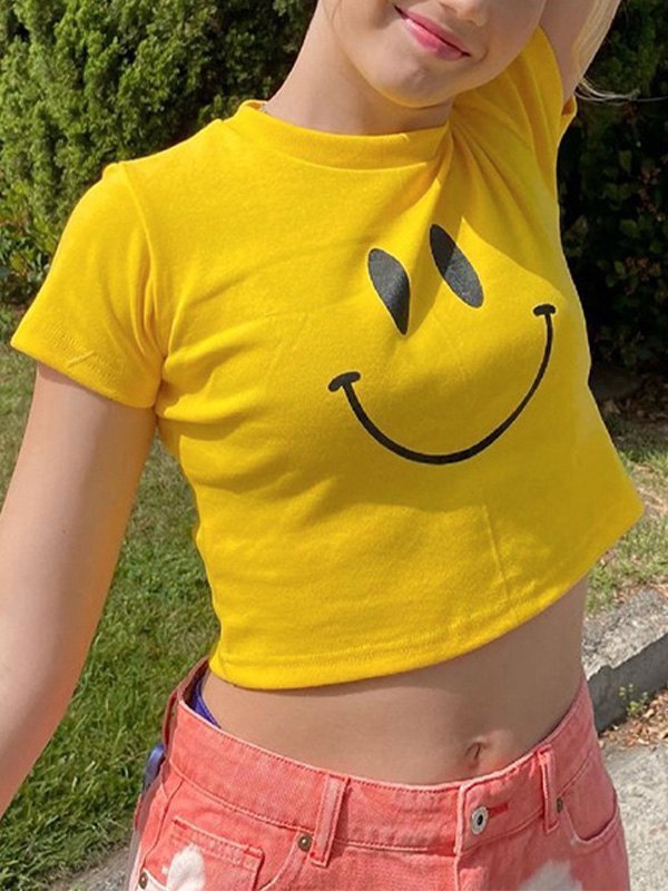 EMMIOL Smiley Face Graphic Crop Top