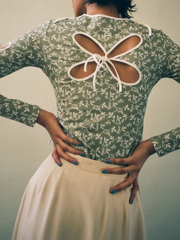 EMMIOL Cutout Floral Long Sleeve Crop Top