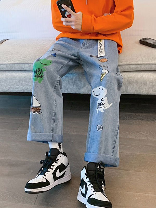 EMMIOL Jeans recortados con estampado de dibujos animados para hombre