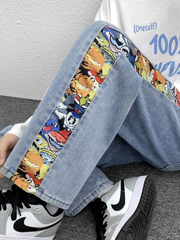 EMMIOL Jeans recortados con estampado de dibujos animados de retazos para hombre