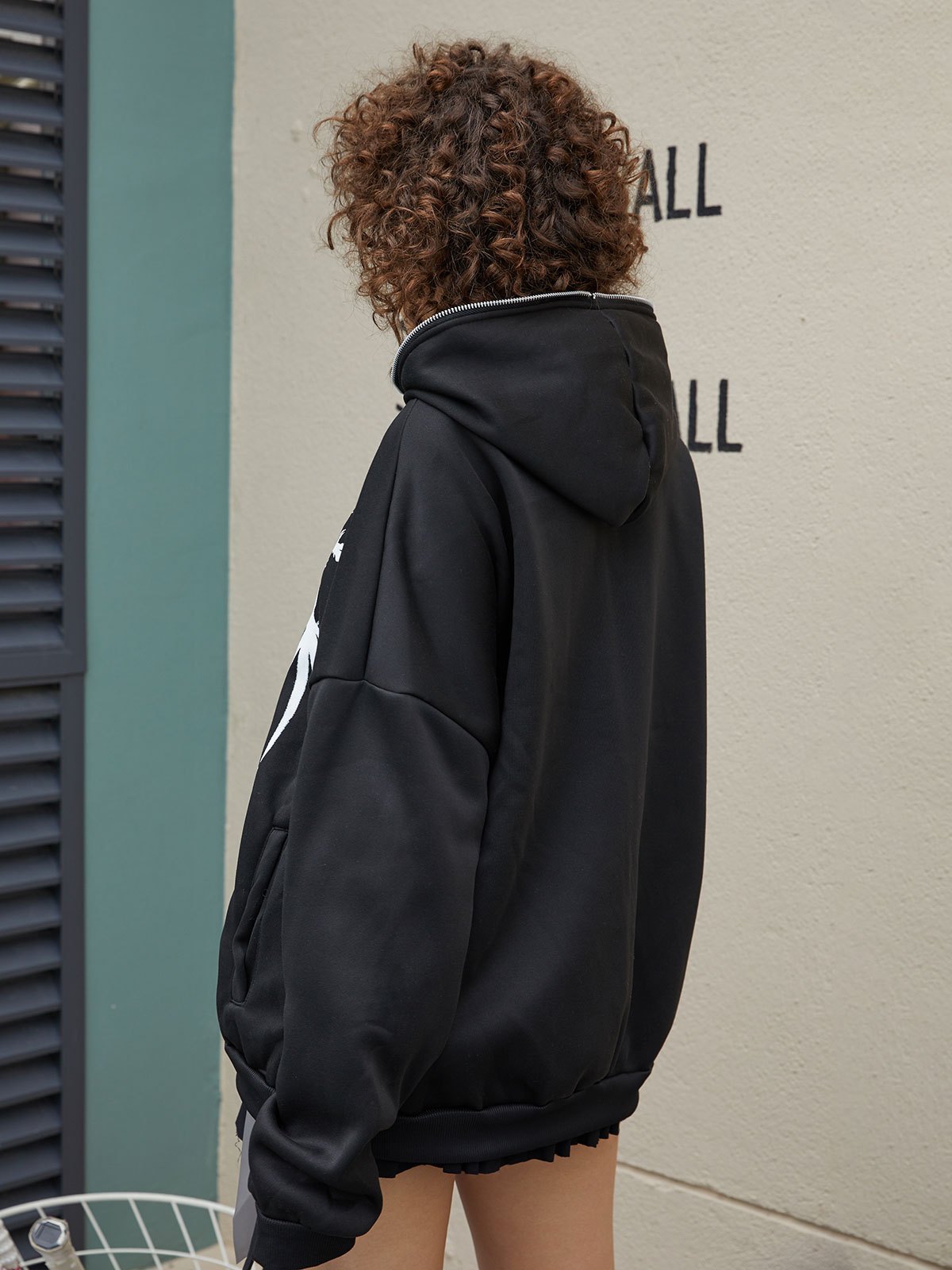 EMMIOL Übergroßer Hoodie mit Reißverschluss im Gothic-Print