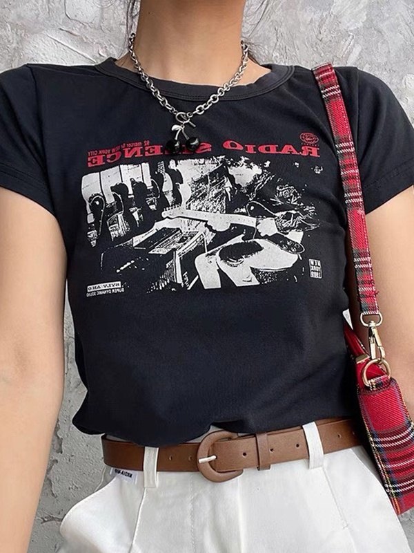 EMMIOL Radio Silence Graphic Crop Top