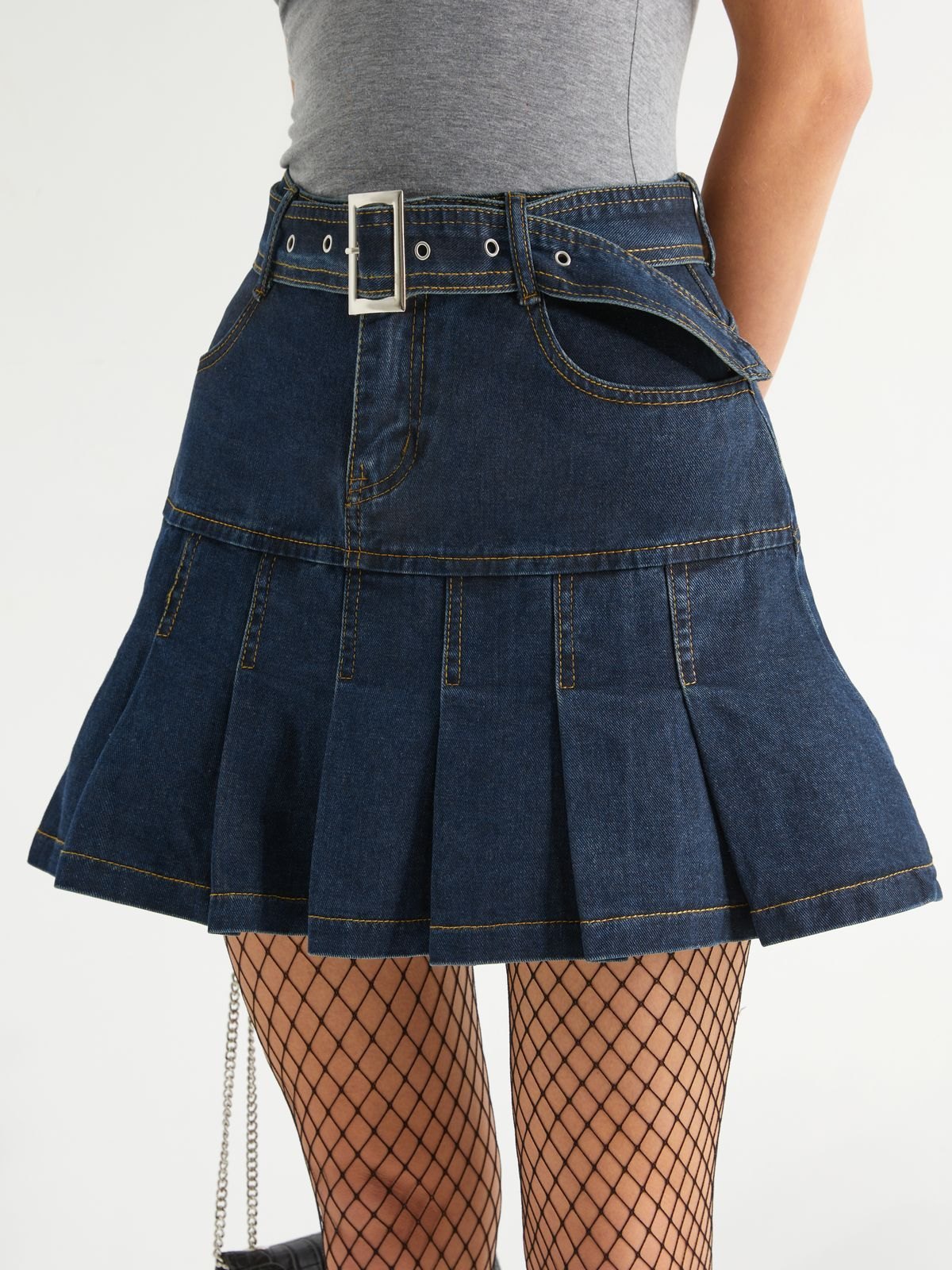 EMMIOL Buckle Belted Pleated Mini Skirt