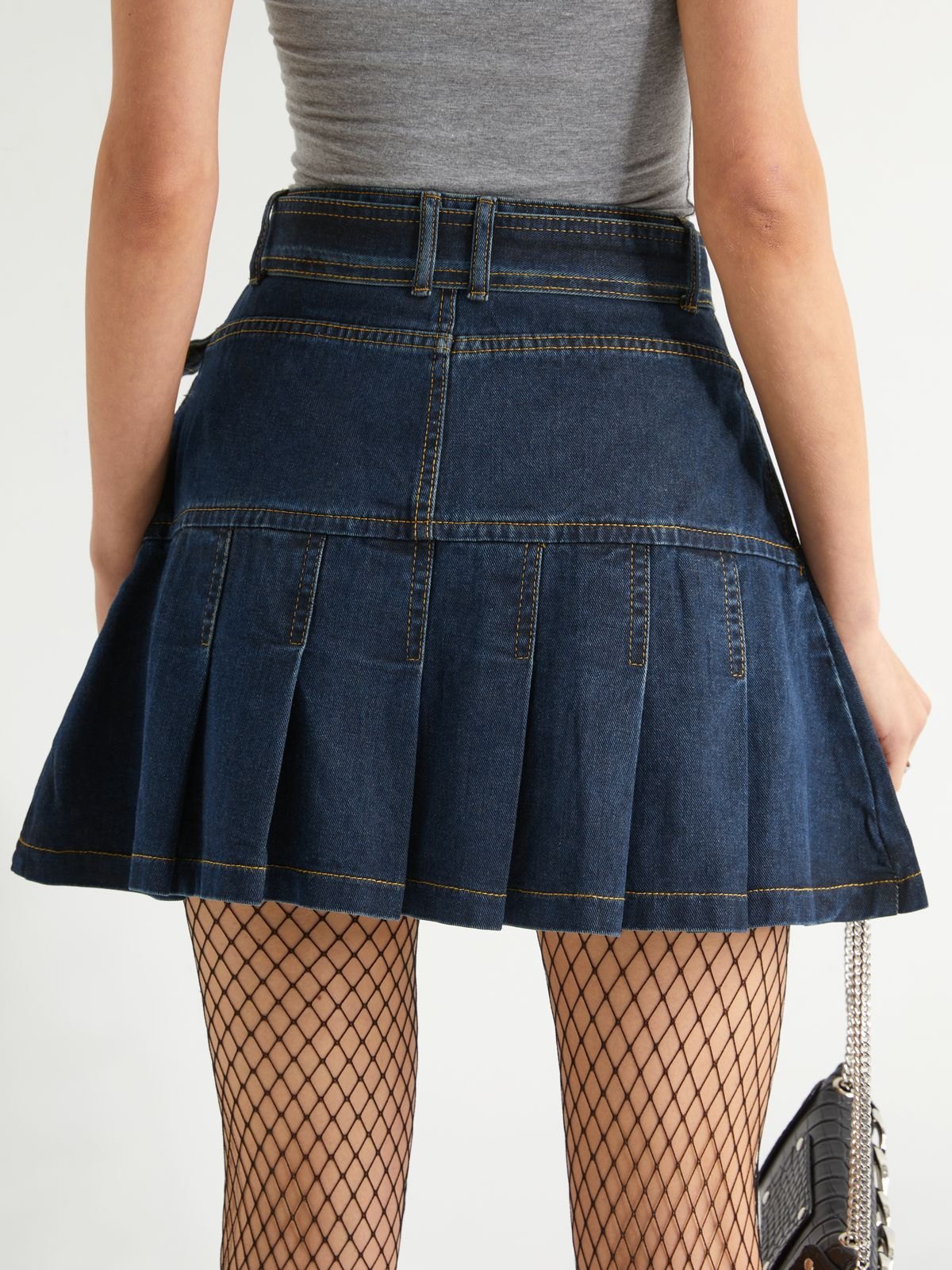 EMMIOL Buckle Belted Pleated Mini Skirt
