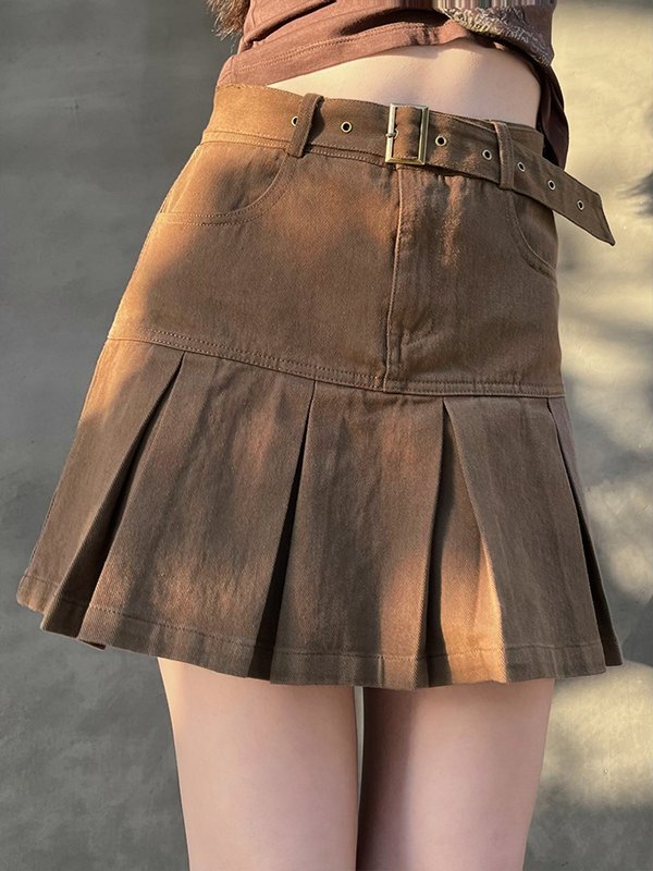 EMMIOL Buckled Belt Pleated Mini Skirt