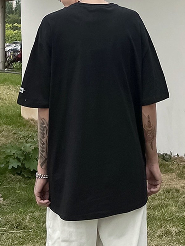 EMMIOL Camiseta con estampado de llamas y adorno de cadena para hombre