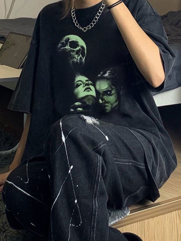 EMMIOL Skull Figure Graphic Tee