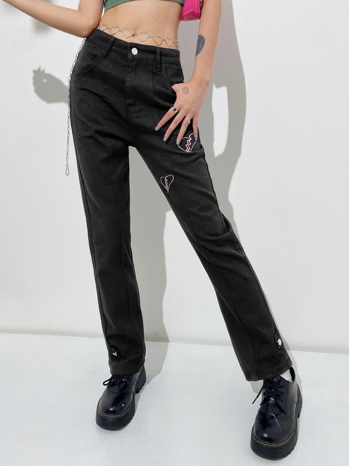 2022 Jeans svasati con ricamo cuore Nero XL In Jeans boyfriend Online  Store. Best For Sale | Emmiol.com
