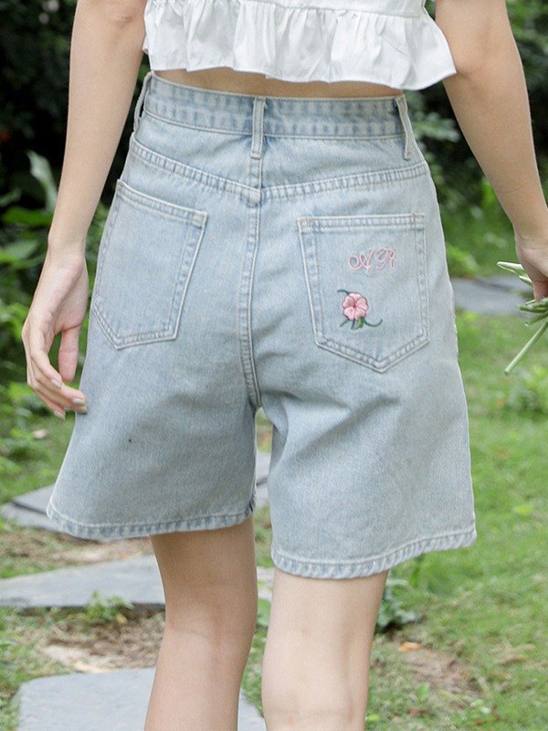 EMMIOL Light Wash Floral Embroidery Denim Shorts