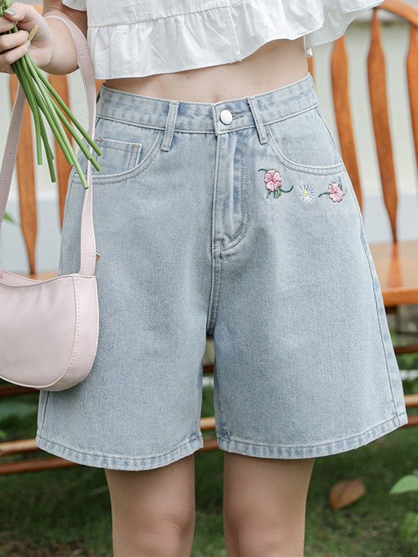 EMMIOL Light Wash Floral Embroidery Denim Shorts