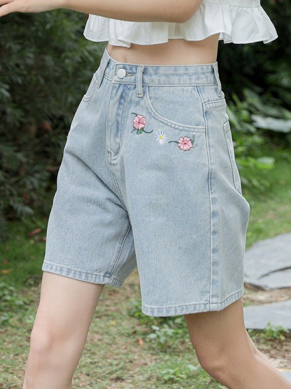 EMMIOL Light Wash Floral Embroidery Denim Shorts
