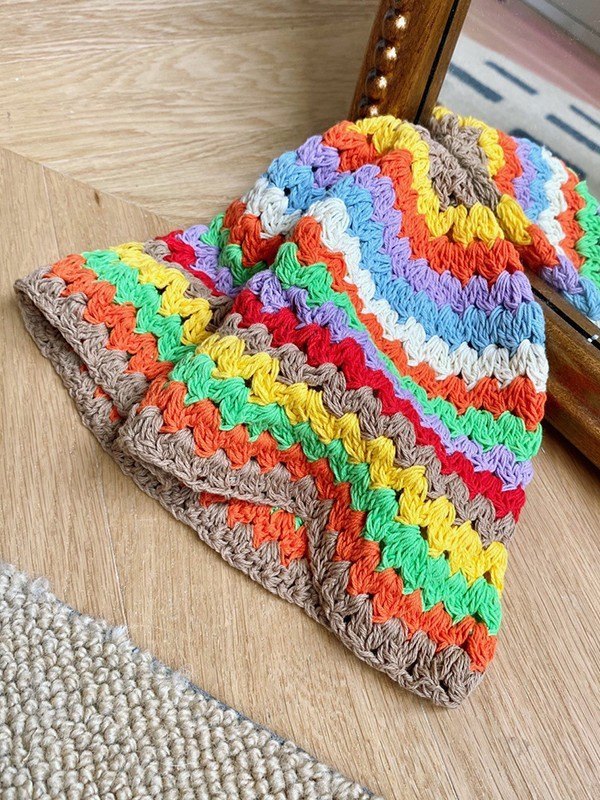 EMMIOL Handgefertigter, gehäkelter, Regenbogen-gestreifter Fischerhut