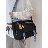 EMMIOL Bolso bandolera con correa de hebilla y detalle de insignia