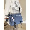 EMMIOL Bolso bandolera con correa de hebilla y detalle de insignia