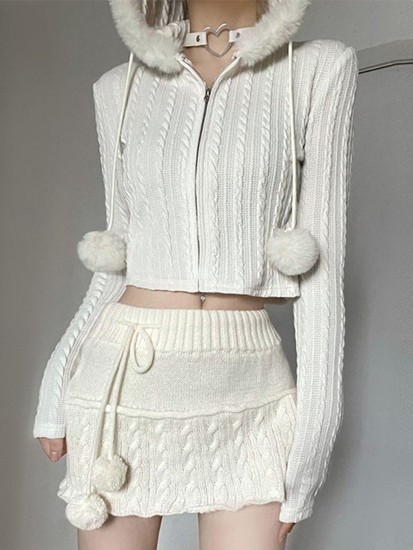 EMMIOL Kurz geschnittene Strickjacke mit Zopfmuster und Kapuze und Fuzzy-Besatz