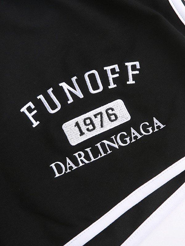 EMMIOL Shorts de delfín con logo vintage bordado