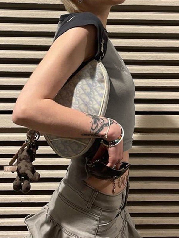 EMMIOL Top corto con estampado de alas grunge y mangas raglán