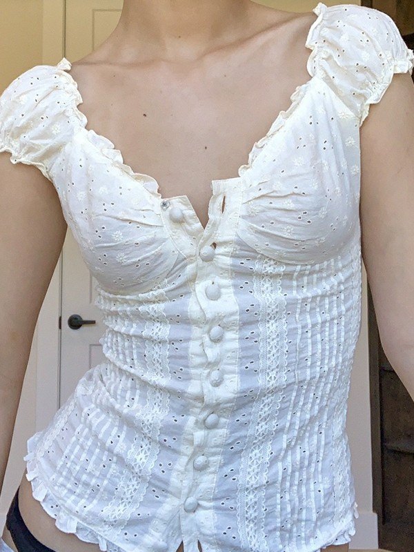 EMMIOL Fungus Button Down Broidered Lace Crop Blouse
