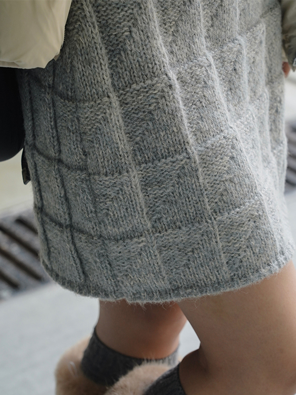 EMMIOL Einfarbiger schmaler Minirock aus kariertem Fleece