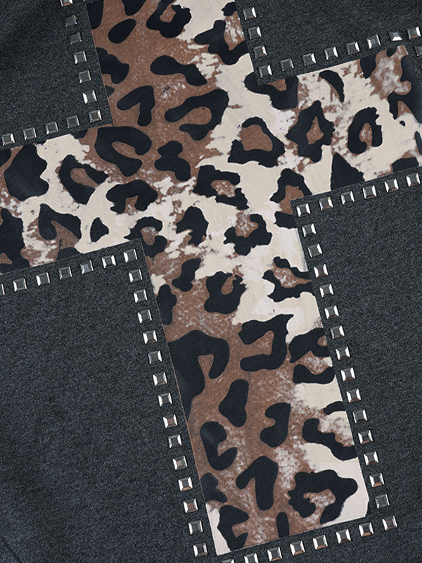 EMMIOL T-shirt ampia con spalle scoperte, strass e colori a contrasto, stampa leopardata