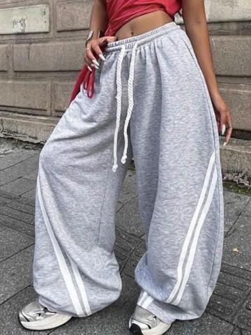 Jogginghose im Streetstyle mit gestreiftem Bund