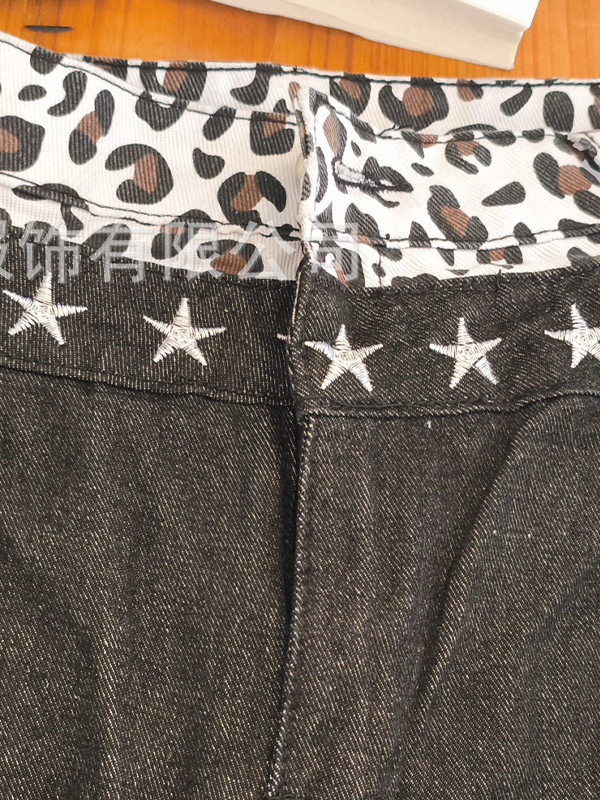 EMMIOL Vaqueros boyfriend con cinturilla unida y estampado de leopardo