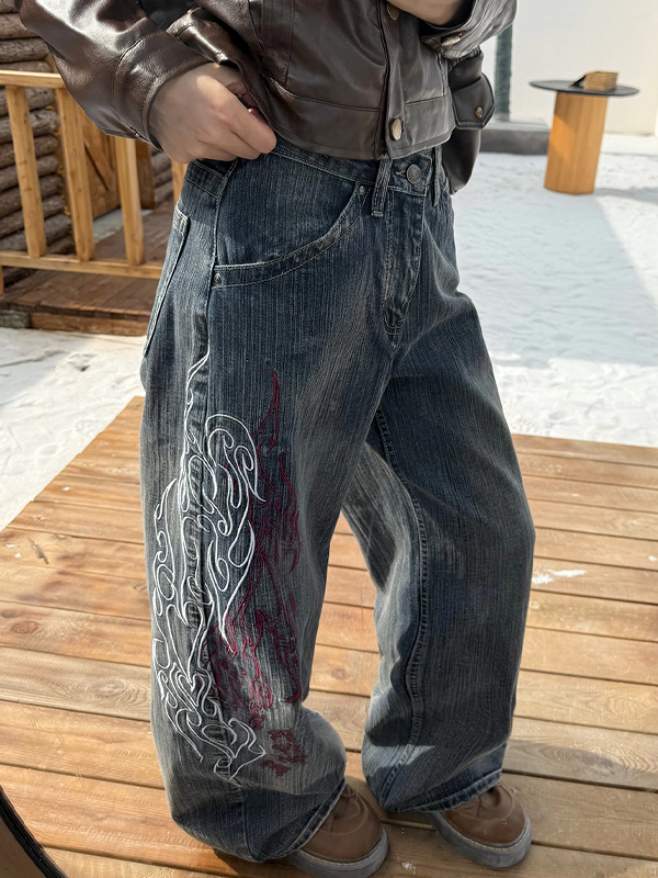 EMMIOL Vaqueros boyfriend con bordado de nudo de bambú