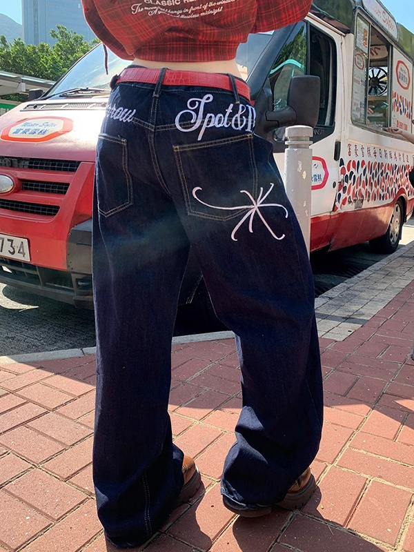 EMMIOL Vaqueros boyfriend con bordado de diseño retro