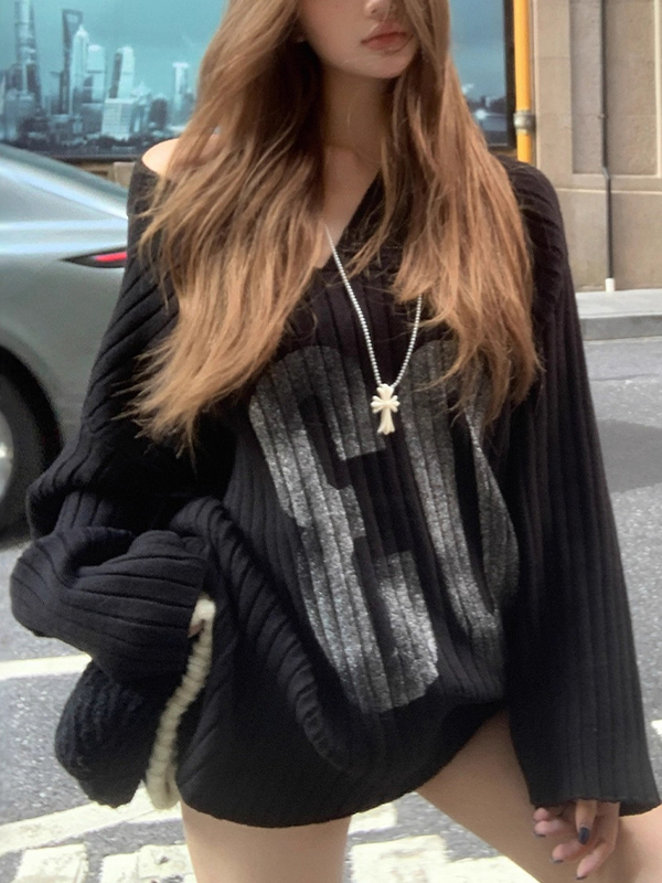 EMMIOL Maglione con stampa numerata e scollo a V