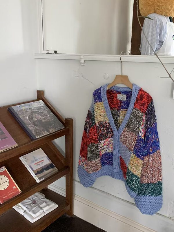 EMMIOL Maglione a trecce con bottoni a quadri e scollo a V