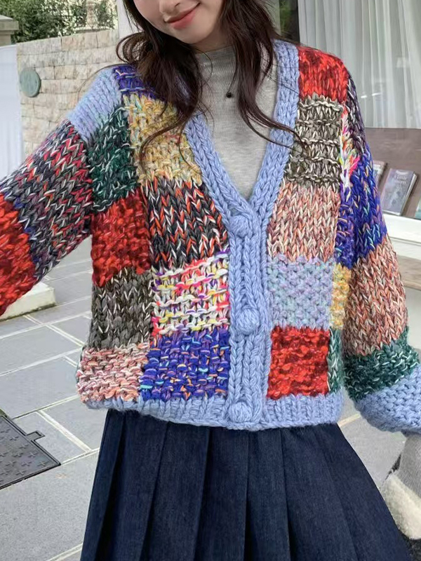 EMMIOL Maglione a trecce con bottoni a quadri e scollo a V