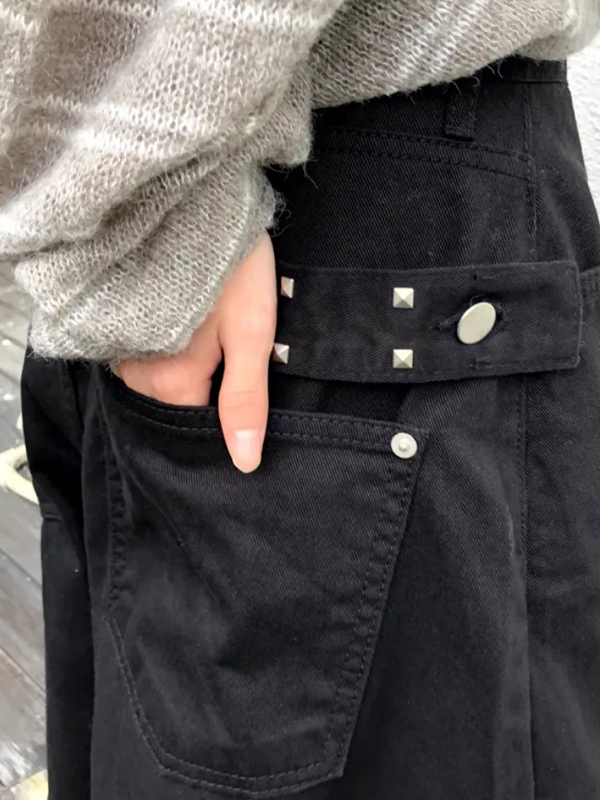 EMMIOL Pantalones cargo con decoración de remaches