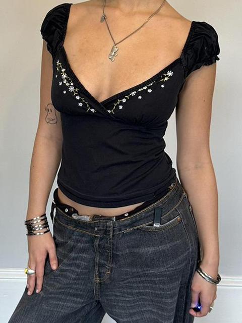 Top de tirantes con cuello en V y bordado floral