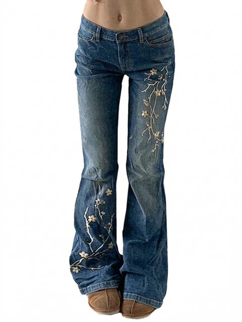 Slim Fit Schlagjeans mit Blumenstickerei