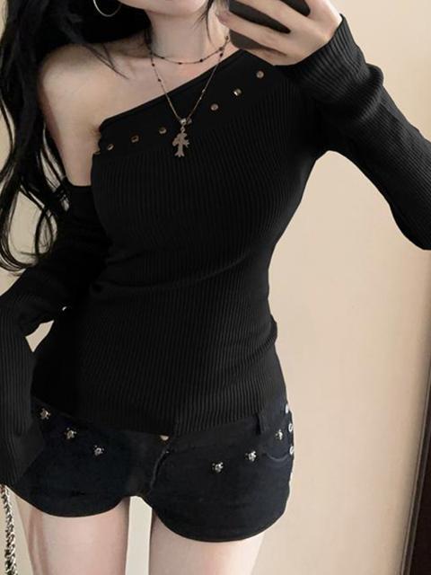 Spalla obliqua con strass in stile Spicy Girl e maniche lunghe