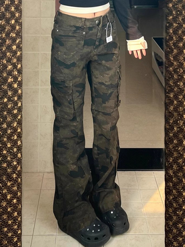 EMMIOL Vaqueros acampanados estilo camuflaje de American High Street