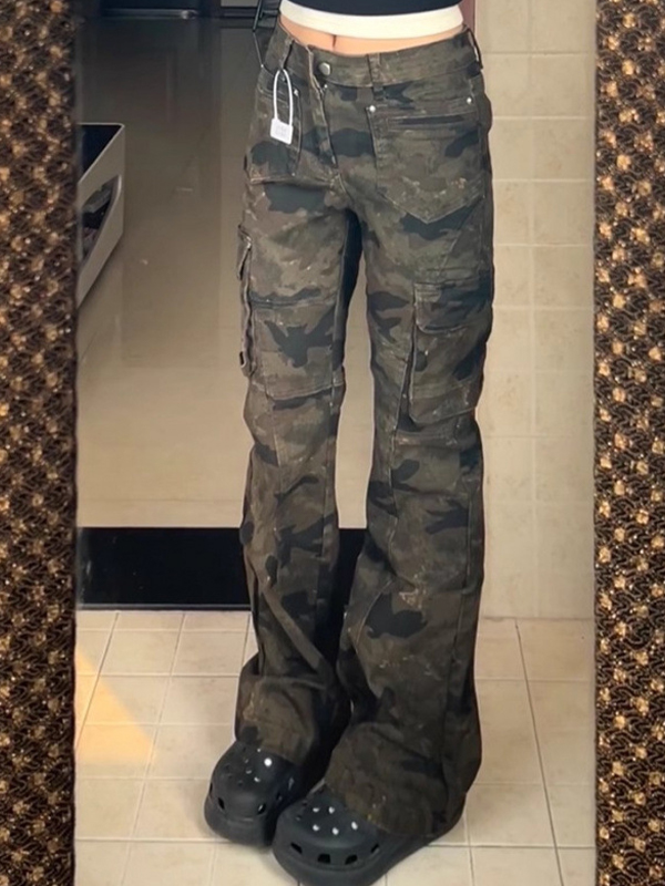 EMMIOL Vaqueros acampanados estilo camuflaje de American High Street
