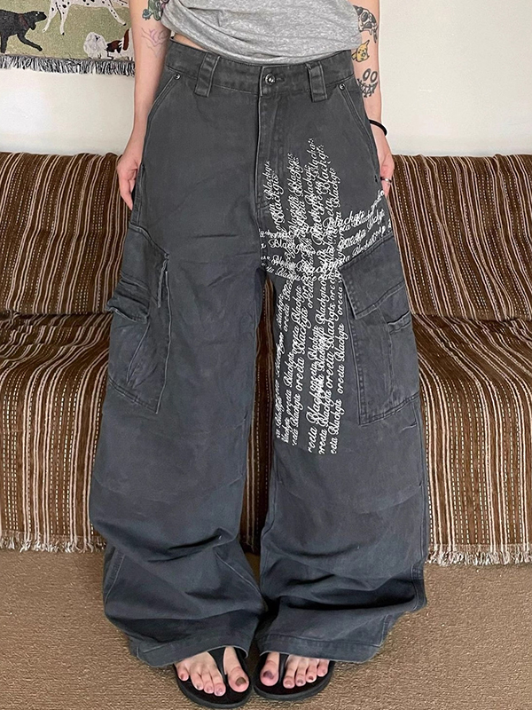 EMMIOL Multi-Pocket Letter Print Boyfriend Jeans