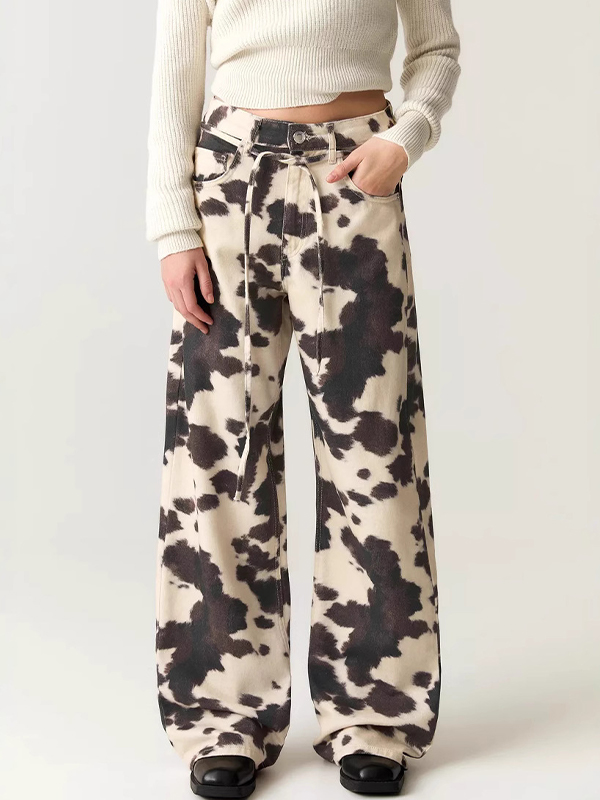 EMMIOL Jeans boyfriend con stampa mucca retrò