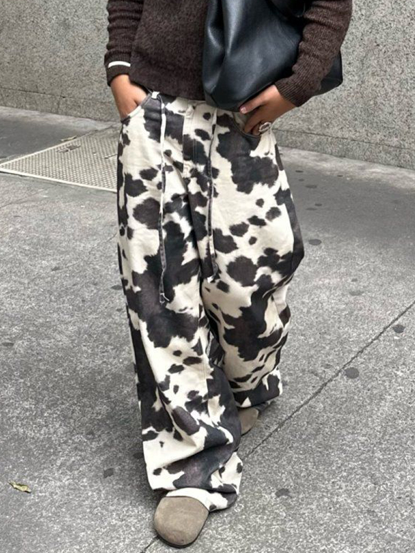 EMMIOL Jeans boyfriend con stampa mucca retrò