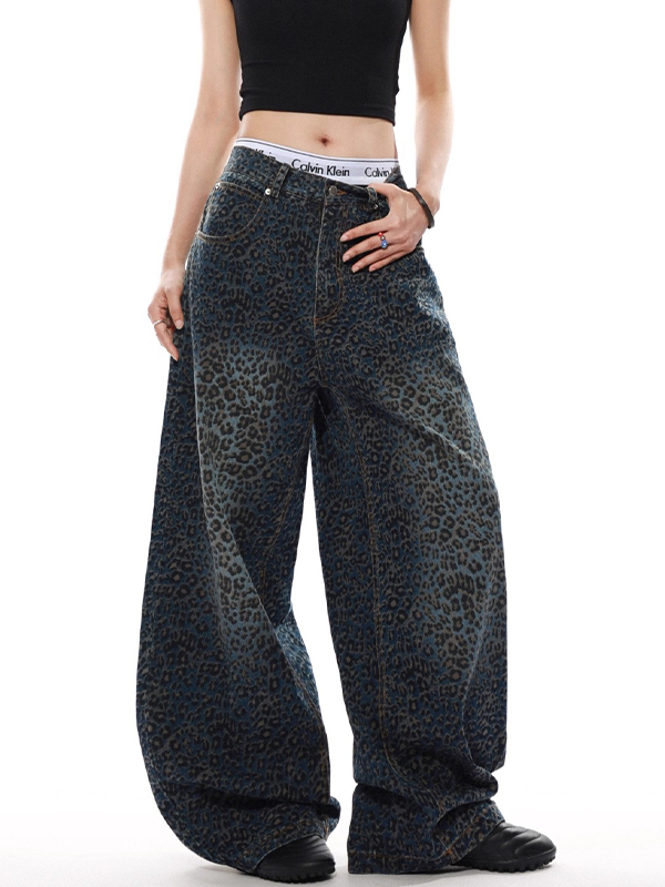 EMMIOL Jeans boyfriend curvi con stampa leopardata retrò