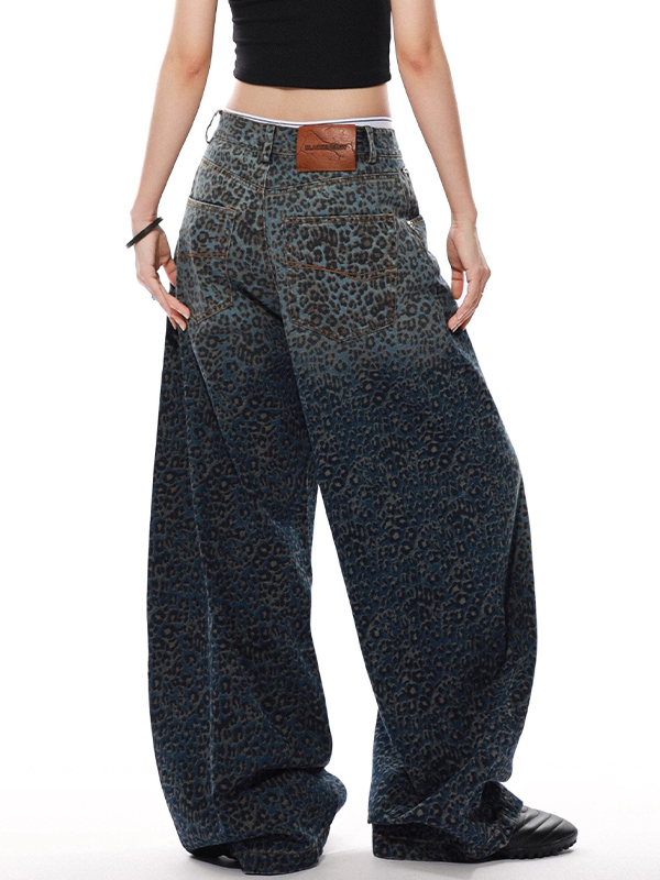 EMMIOL Jeans boyfriend curvi con stampa leopardata retrò